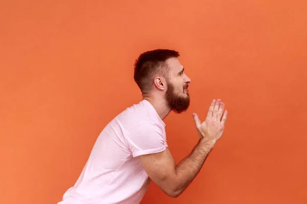 Side View Bearded Man Folding Hands Prayer Closing Eyes Talking – stockfoto
