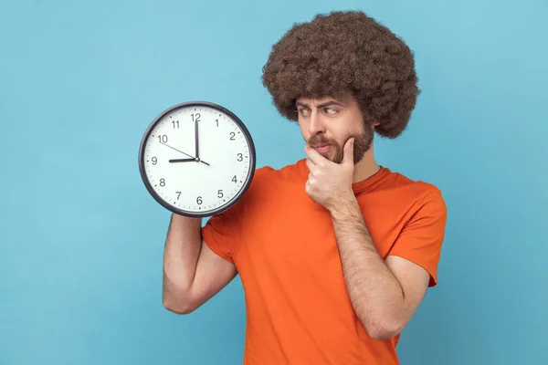 Portrait Confused Puzzled Man Afro Hairstyle Wearing Orange Shirt Holding — Fotografia de Stock