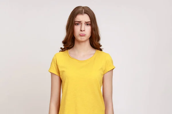 Portrait Sad Beautiful Teenager Girl Wearing Yellow Shirt Looking Camera — Stockfoto