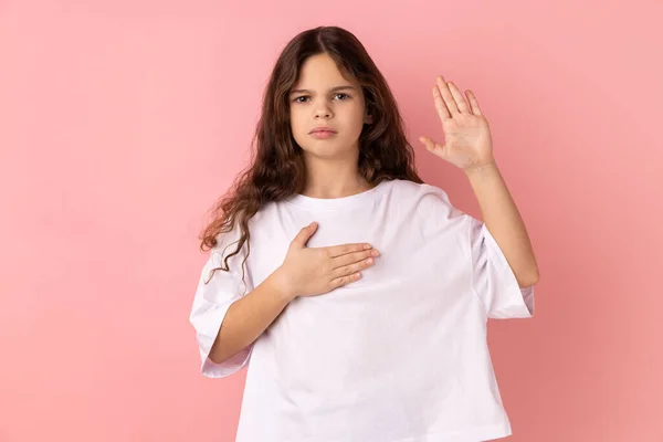 Swear Portrait Little Girl Wearing White Shirt Raising One Hand — Stock Photo, Image