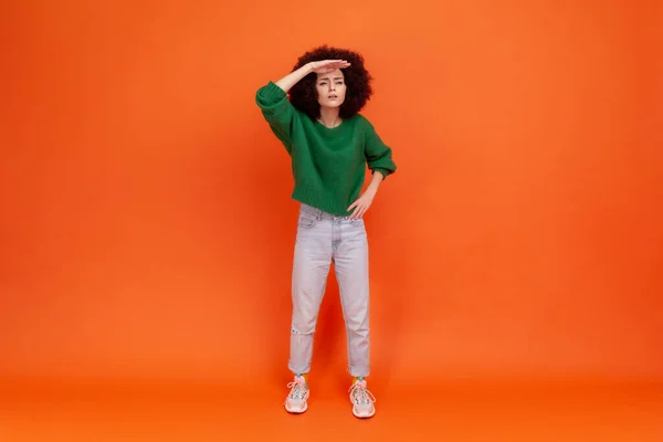 Full Length Portrait Curious Woman Afro Hairstyle Wearing Green Casual — Stockfoto
