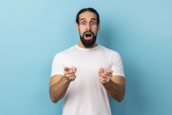 Omg Just Look Portrait Shocked Astonished Man Beard Wearing White —  Fotos de Stock