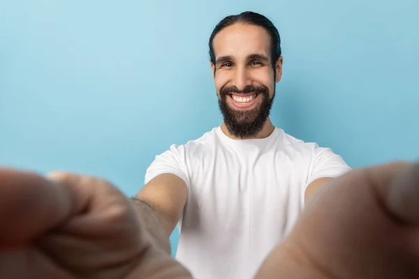 Man Blogger Beard White Shirt Looking Camera Toothy Smile Being — Photo