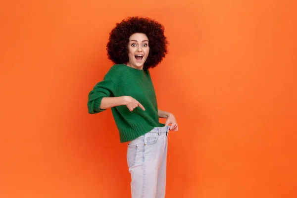 Happy Woman Afro Hairstyle Wearing Green Casual Style Sweater Showing — Foto de Stock