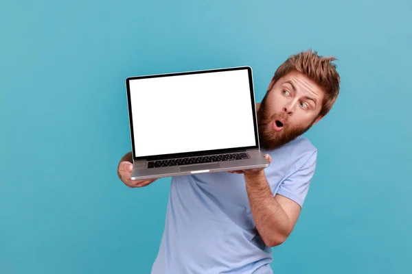 Portrait Bearded Man Holding Laptop Blank White Screen Looking Display — Fotografia de Stock