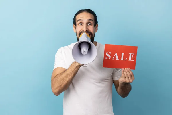 Portrait Excited Man Beard Wearing White Shirt Holding Card Sale — Stok fotoğraf