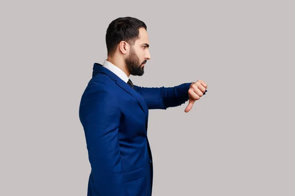 Side View Bearded Man Criticizing Bad Quality Thumbs Displeased Grimace — Stock fotografie