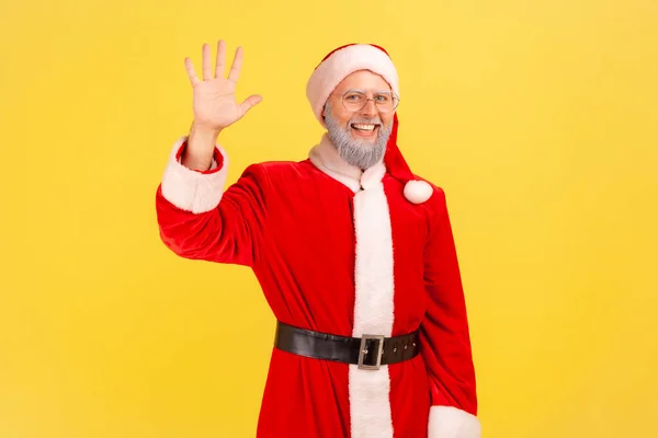 Positive Good Looking Elderly Man Gray Beard Wearing Santa Claus — ストック写真