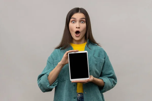 Portrait Astonished Surprised Woman Holding Showing Tablet Looking Camera Open — 스톡 사진