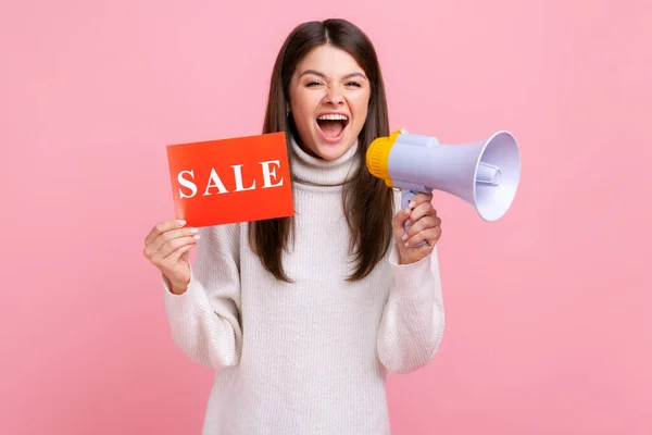 Excited Brunette Female Holding Sale Card Megaphone Announcing Discounts Shopping — Stok fotoğraf