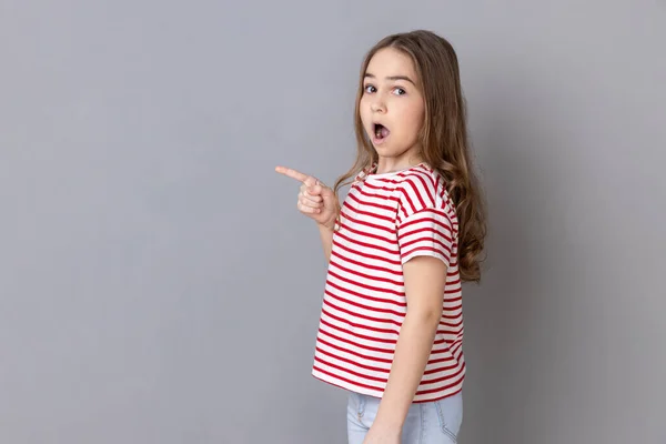 Wow Look Crazy Advertisement Side View Little Girl Wearing Striped — Stock Photo, Image