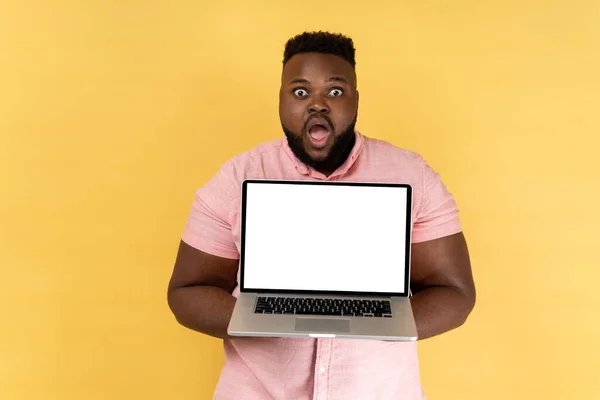 Porträt Eines Schockierten Erstaunten Mannes Rosa Hemd Mit Notizbuch Der — Stockfoto