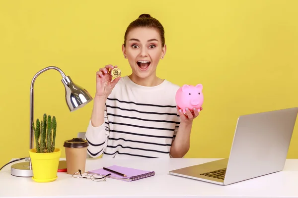 Portrait Amazed Young Adult Attractive Woman Sitting Workplace Holding Piggybank — Stock Photo, Image