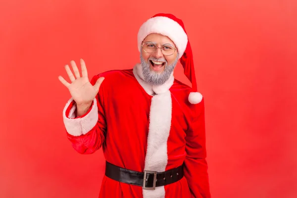 Hallo Daar Gelukkige Oudere Man Met Grijze Baard Kerstman Kostuum — Stockfoto