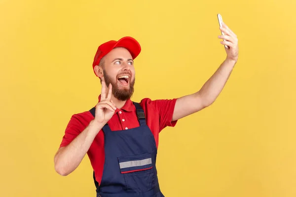 Tulum Giymiş Selfie Çeken Görüntülü Konuşan Kameraya Şakacı Bir Şekilde — Stok fotoğraf