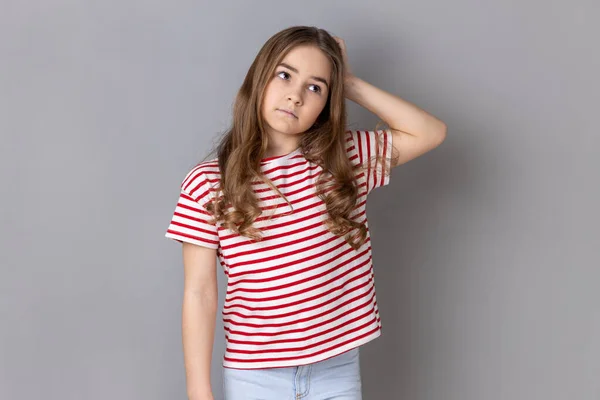 Porträtt Lyhörd Omtänksam Liten Söt Flicka Bär Randig Shirt Djupt — Stockfoto