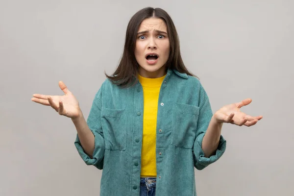 Hoe Kon Ontevreden Vrouw Met Donker Haar Verontwaardigd Vragen Reden — Stockfoto