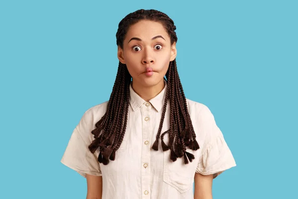 Surprised Young Woman Dreadlocks Makes Fish Lips Being Scared Show — Stock Photo, Image