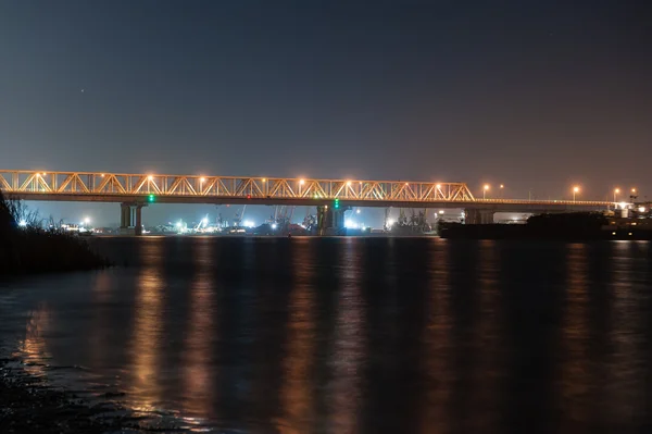 Brug bij nacht — Stockfoto