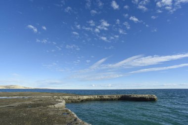Yarımada Valdes, Dünya Mirası, Patagonya Arjantin 'deki kayalıkları olan kıyı manzarası