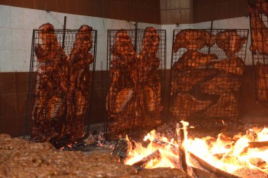 Barbekü, sosis ve inek kaburgası, geleneksel Arjantin mutfağı, P