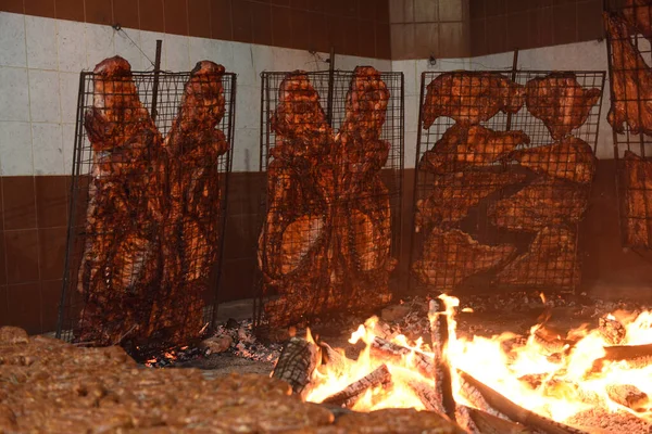 Barbekü, sosis ve inek kaburgası, geleneksel Arjantin mutfağı, P