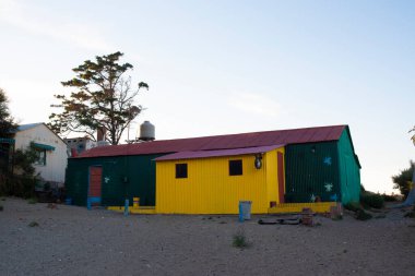 Puerto Piramitleri, Yarımada Valdes, Chubut Eyaleti, Patagonya, Arjantin 'de tipik bir yapı..