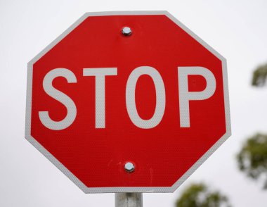 Kırmızı Renkli Dur İşareti görünümünü kapat