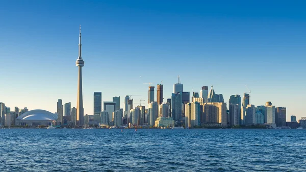 Toronto horizonte durante o pôr do sol — Fotografia de Stock