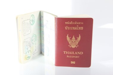 beyaz zemin üzerine Tayland pasaportu