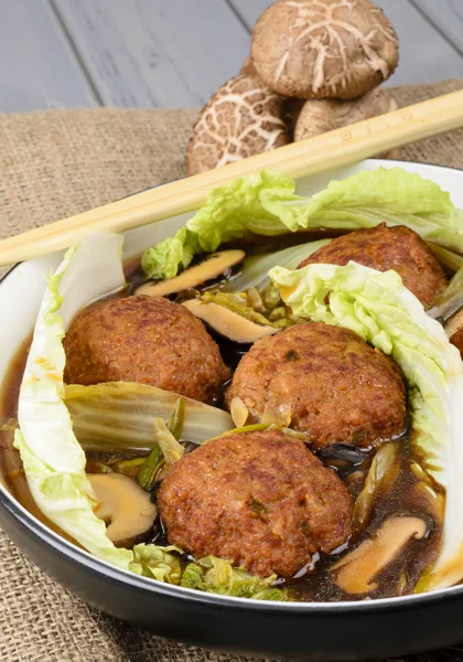 Löwen köpfen Fleischbällchen — Stockfoto