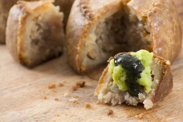 Melton Mowbray Pork Pie & Mushy Peas. — Stock Photo, Image