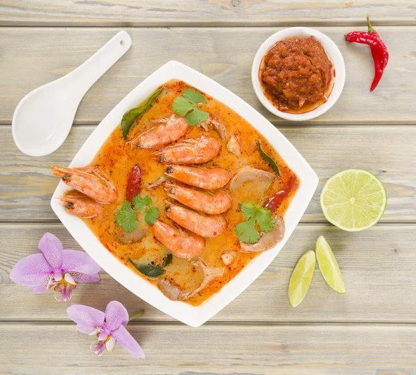 Tom Yum Nam Khon