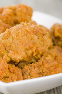 Güney sıcak tavuk kanatları