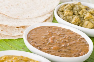 Dal Makhani ve Aloo Saag