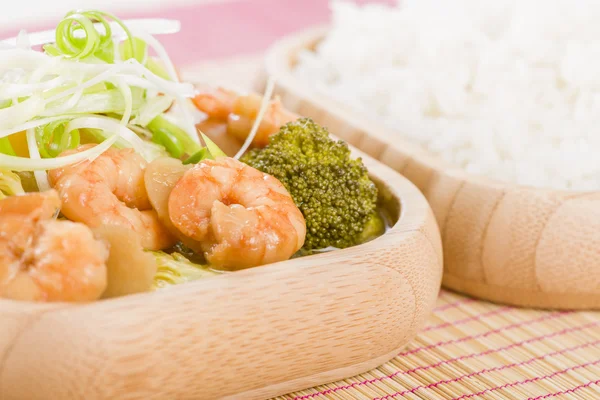 Prawns with Ginger and Spring Onion — 图库照片