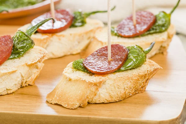 Chorizo ve Padron biber Pinchos — Stok fotoğraf