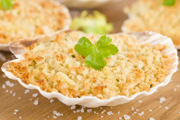 Jakobsmuschel & Garnelengratin — Stockfoto