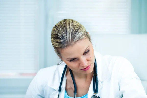 Pretty Young Female Doctor Is Concerned about Medical Results — Stock Photo, Image