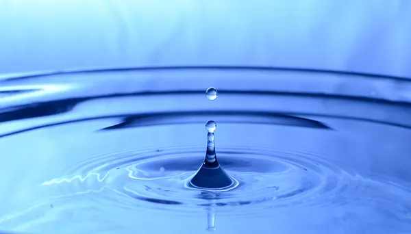 Gota de água de perto — Fotografia de Stock