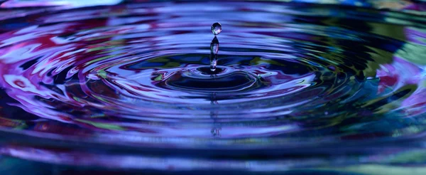 Gota de água de perto — Fotografia de Stock