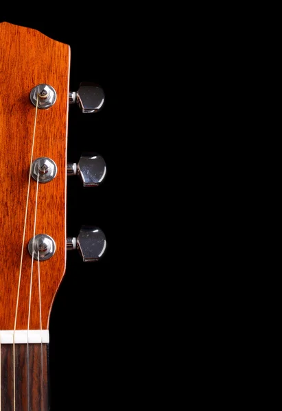 Parte superior del cuello de la guitarra sobre fondo negro — Foto de Stock