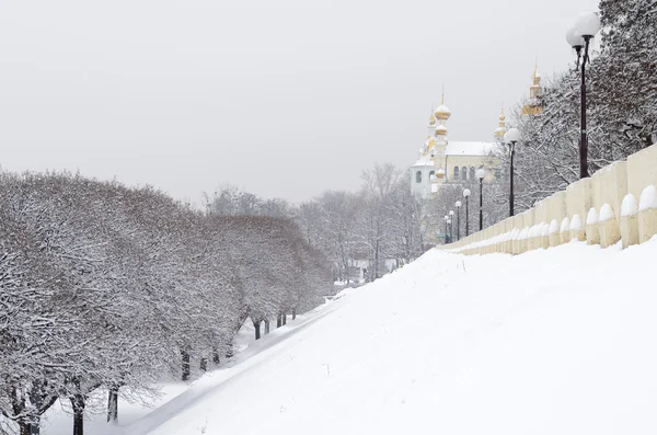 Snowy landscape with orthodox monastery in Kharkov Ukraine — Stock Photo, Image