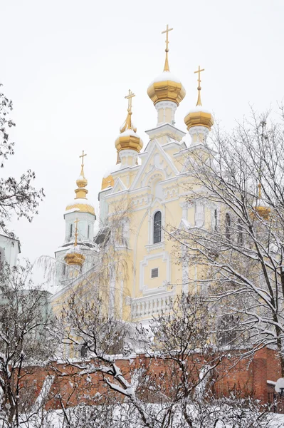Monasterio ortodoxo en Kharkov Ucrania —  Fotos de Stock