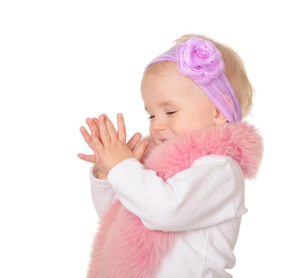 Bonito bebê menina vestida de pele rosa no fundo branco — Fotografia de Stock