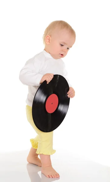 Bebê brincando com vinil velho registro no fundo branco — Fotografia de Stock