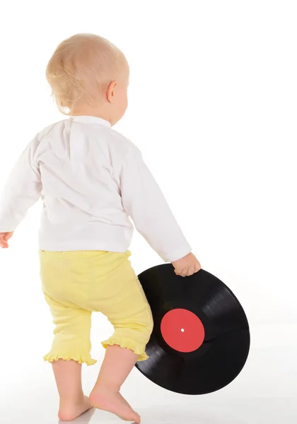 beyaz zemin üzerine eski vinil kaydı ile oynayan bebek
