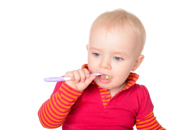 Menina pequena com escova de dentes isolada no fundo branco — Fotografia de Stock