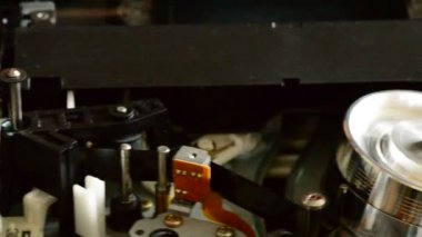 içinde kaset kaset kaydedici. dolly vurdu