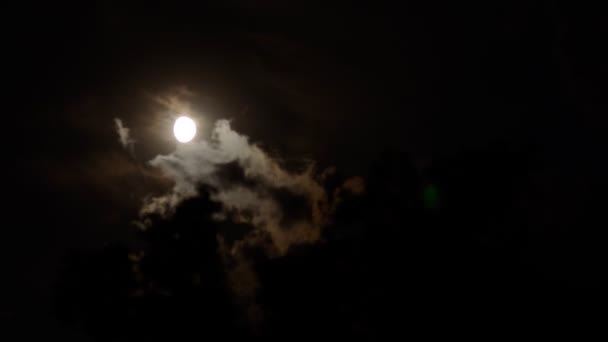 Timelapse lunaire avec nuages 